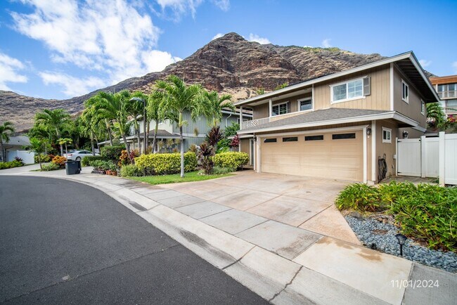 Building Photo - GATED PRIVATE COMMUNITY 4BR, 2.5BA + EXTRA...
