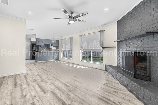 Building Photo - 2207 Roman Ct