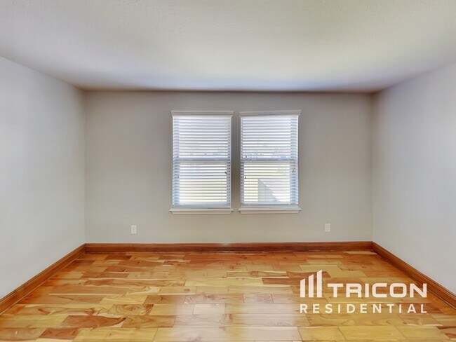 Foto del edificio - 9228 Mountain Magnolia Dr