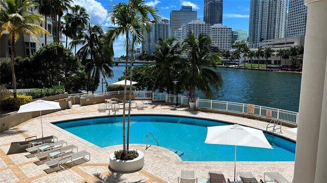 Foto del edificio - 801 Brickell Key Blvd