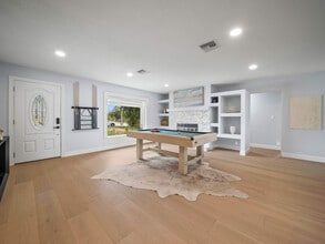 Building Photo - 3061 SW Lakeview Dr