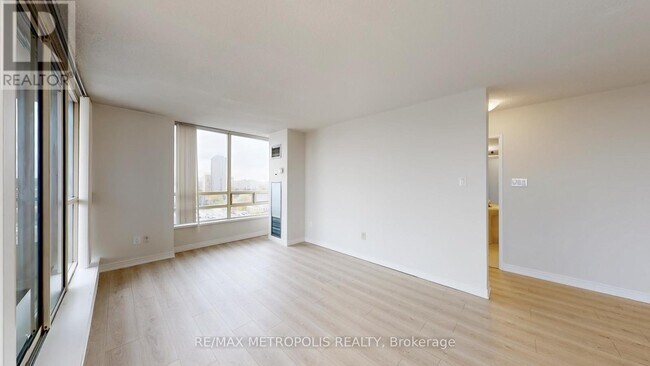 Photo du bâtiment - 75 King St E