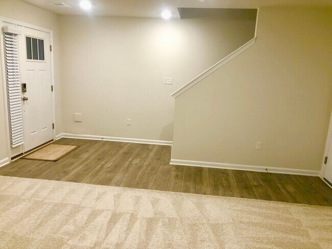 Foto del edificio - Magnificent 3 BR/2.5 BA Townhome in Mitchv...