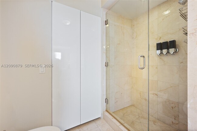 Foto del edificio - 6365 Collins Ave
