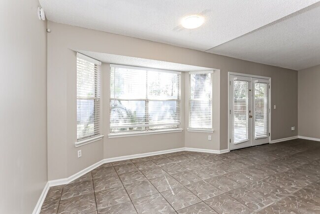 Foto del edificio - 8338 Lakemont Dr