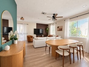 Building Photo - 2913 S Greenleaf Cir