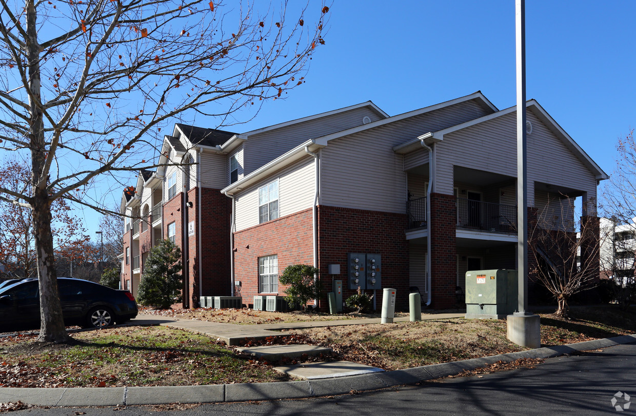 Building Photo - Villas at Metro Center