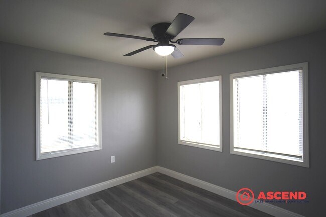 Foto del edificio - 1318-1320 El Tejon Ave