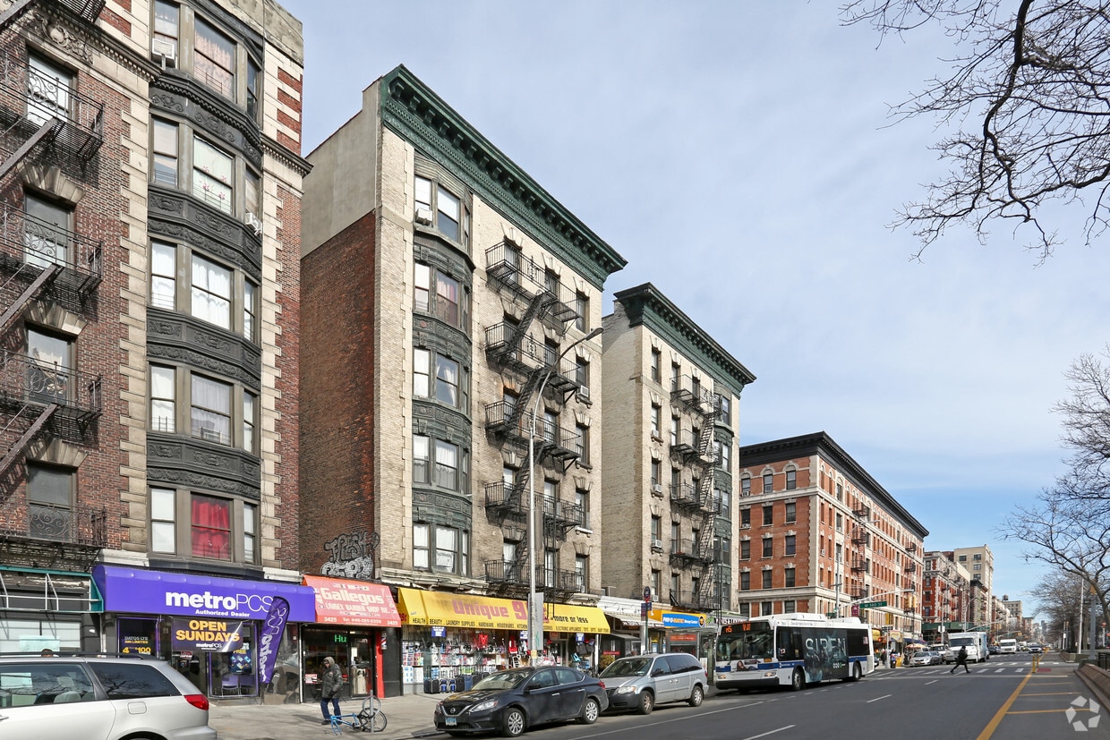 Foto del edificio - 3427-3435 Broadway