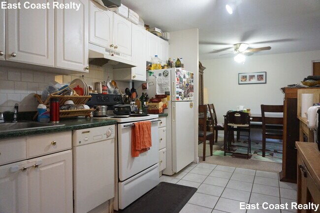 Foto del edificio - 394 Langley Rd