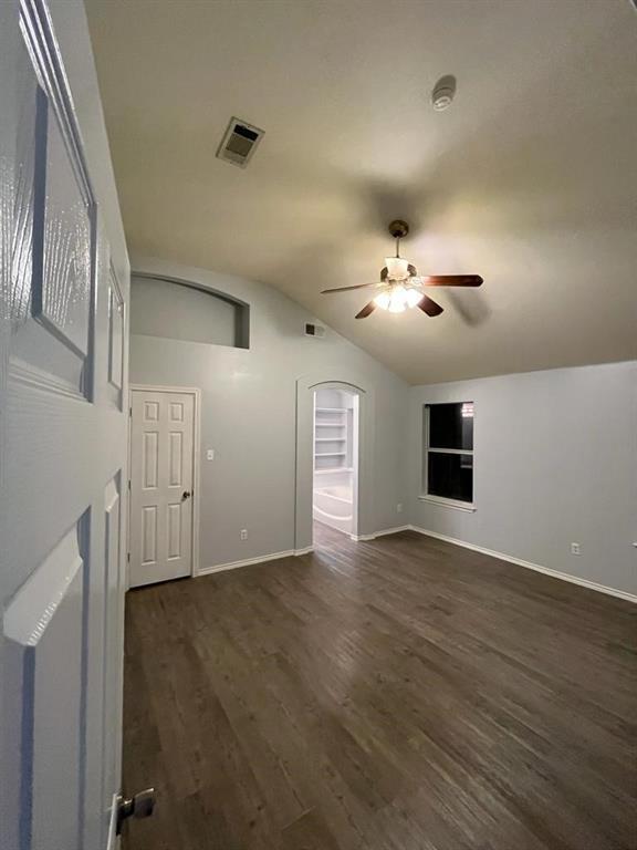 Building Photo - 305 Tanglewood Pl