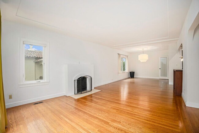 Building Photo - 919 Del Mar Ave