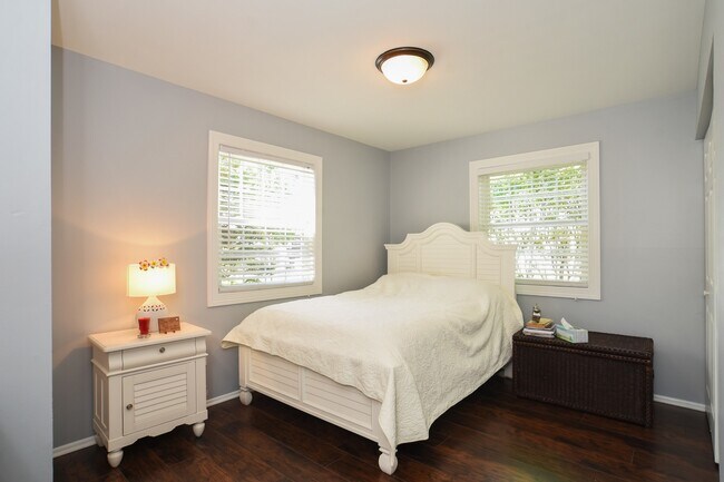 Building Photo - 1220 Nova Ct