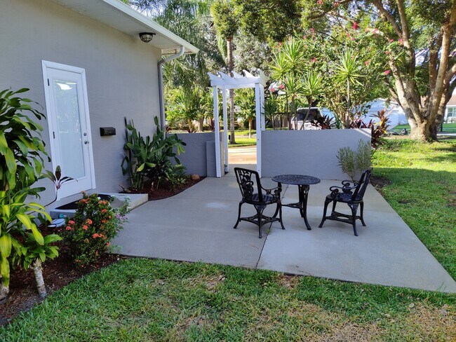 Private patio - 500 Ensenada Dr