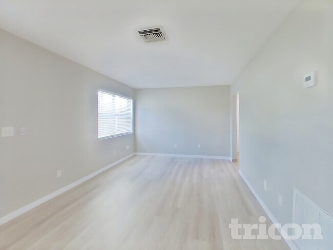 Foto del edificio - 944 Shorecrest Ave