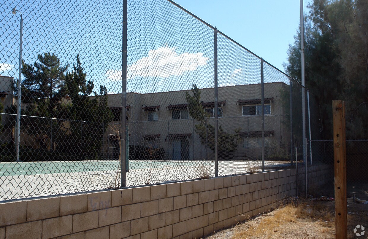 Foto del edificio - Crestwood Townhomes