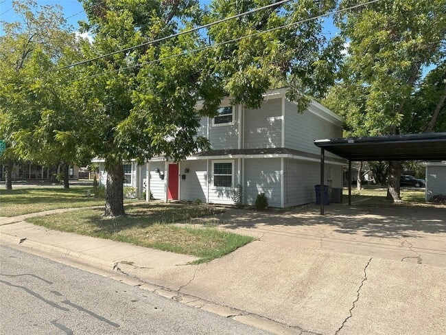 Building Photo - 204 E Rucker St