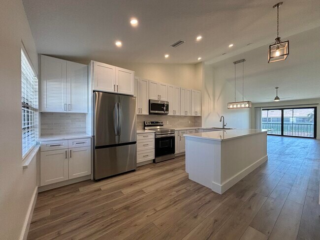 Building Photo - 302 Pinecrest Cir