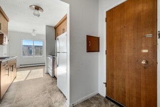 Building Photo - 173 Procter Pl