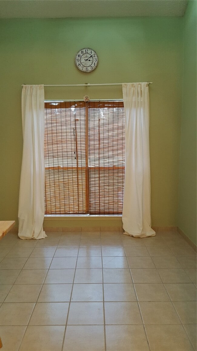 Foto del edificio - 8483 Sands Point Dr