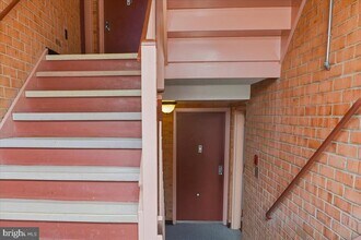 Building Photo - 1745 Edgewood Hill Cir