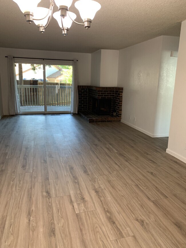 Foto del edificio - 1889 Shirley Dr