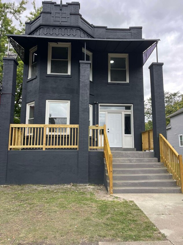 Primary Photo - 230 S 11th Ave