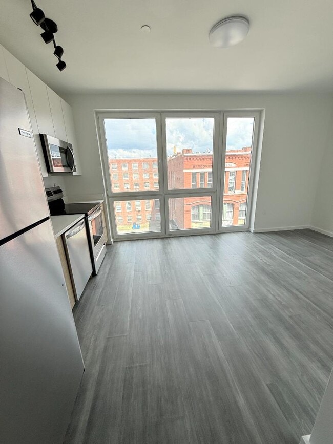 Building Photo - 160 Middlesex St