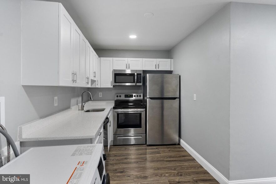 Photo - 823 Newington Avenue Unit 1