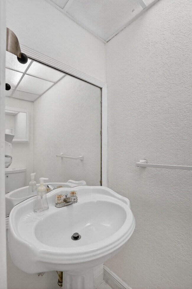 Foto del edificio - 11556 NW 1st St