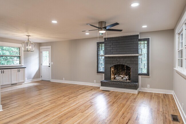 Foto del edificio - 440 W Maine Ave