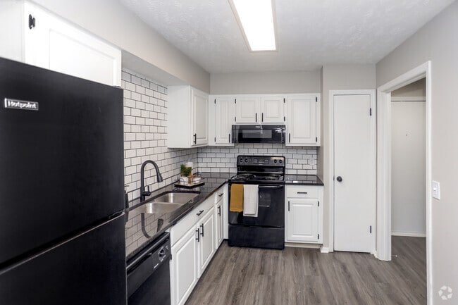 2BR, 2BA/Aurora - 1100 SF - The Eclipse Apartment Homes