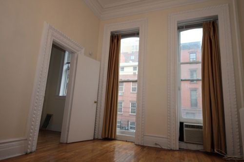 Building Photo - 469 W 22nd St