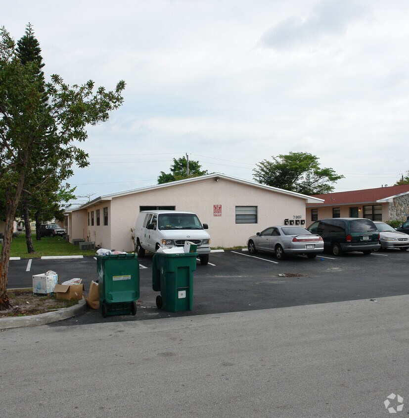 Foto del edificio - 7381 NW 35th St