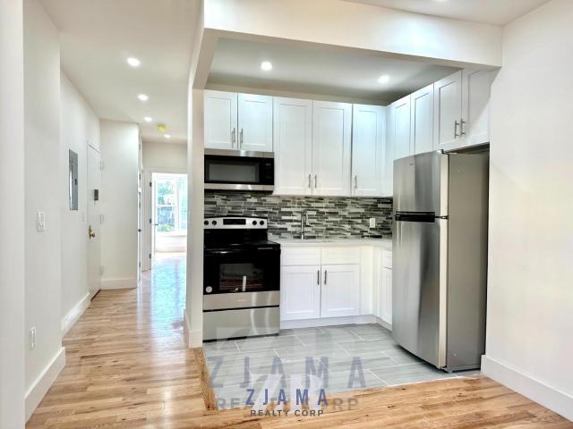 Foto principal - 3 bedroom in Brooklyn NY 11232