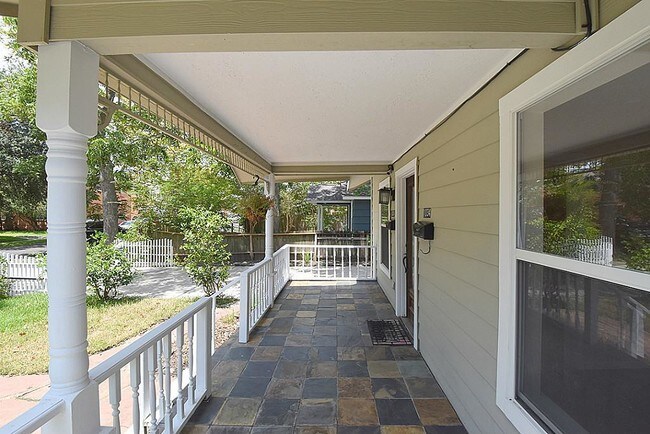 Foto del edificio - 1034 Lawrence St