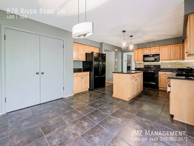 Foto del edificio - 878 River Bend Dr