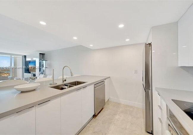 Foto del edificio - 1717 N Bayshore Dr