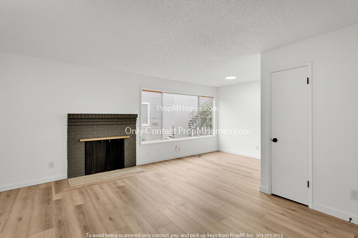 Foto principal - Renovated Beaverton Two Bedroom Home W/ Fi...