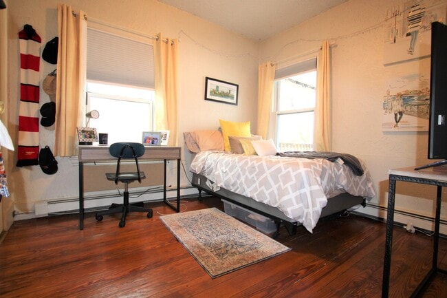 Building Photo - 93 Hillside St