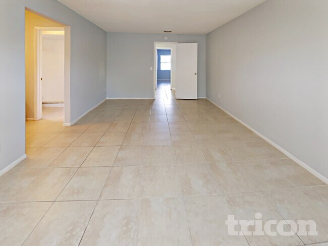 Foto del edificio - 266 Iowa Woods Cir W