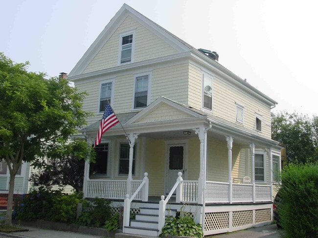 Foto del edificio - 15 Congdon Ave
