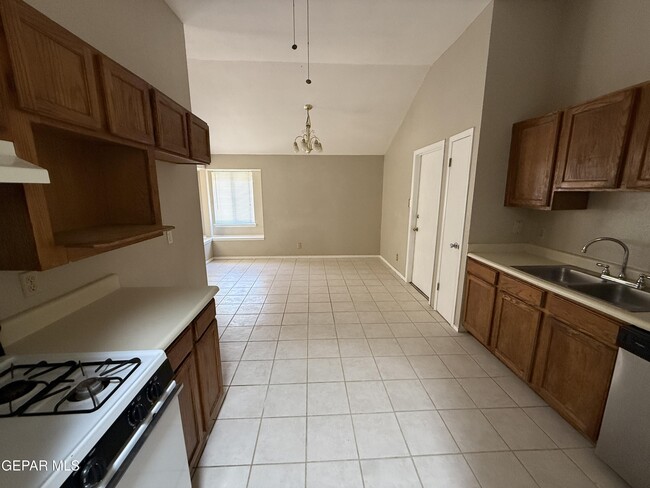 Building Photo - 741 Villa Vanessa Dr
