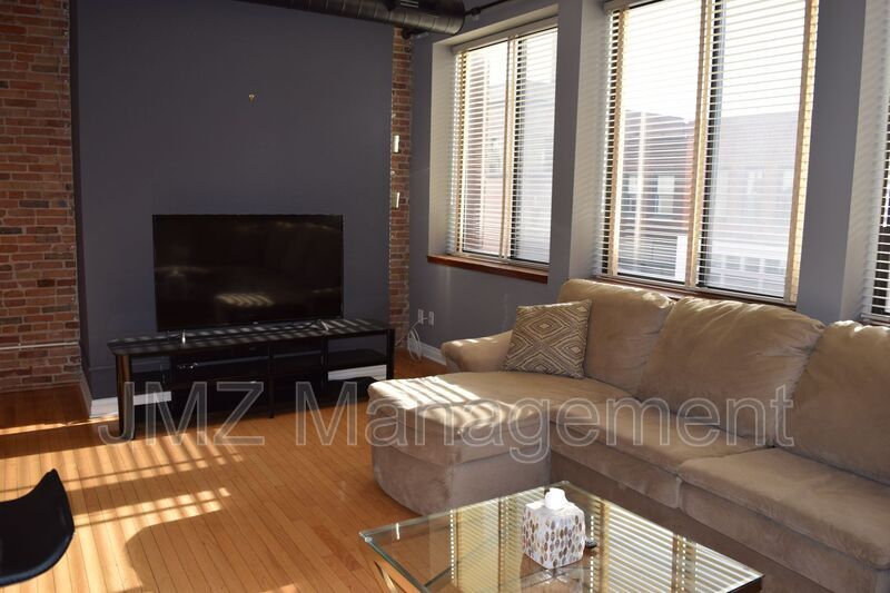 Primary Photo - 120 W Washington St