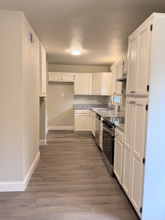 Foto del edificio - 1318 N Binkley St