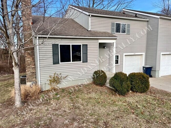 Building Photo - Beautiful Remodeled South KCMO Townhome-Available NOW!!