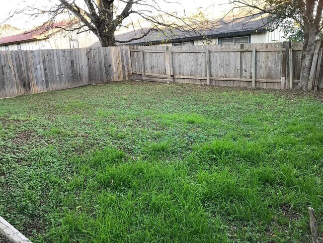 Building Photo - 1808 Rainy Meadows Dr
