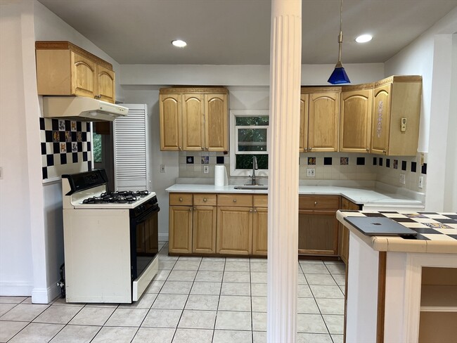 Building Photo - 21 Hamlet Pl