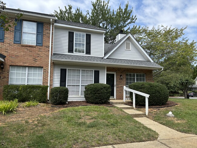 Foto del edificio - 8283 Golf Ridge Dr