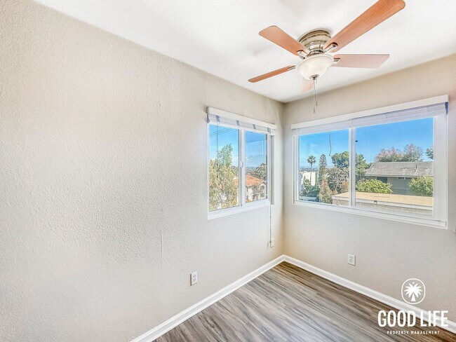 Foto del edificio - Inviting 1BD/1BA Upper-Level Condo in Golden Hill with Laundry On-Site & Reserved Parking